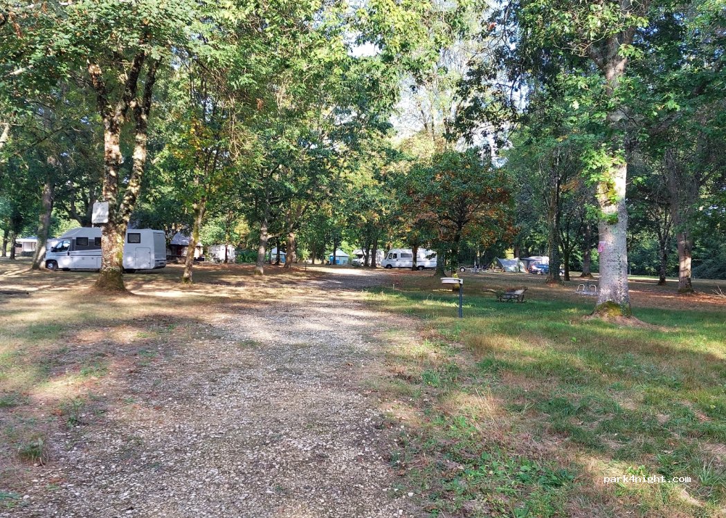 Camping Paradis Nature à La Chapelle d'Angillon — foto 2