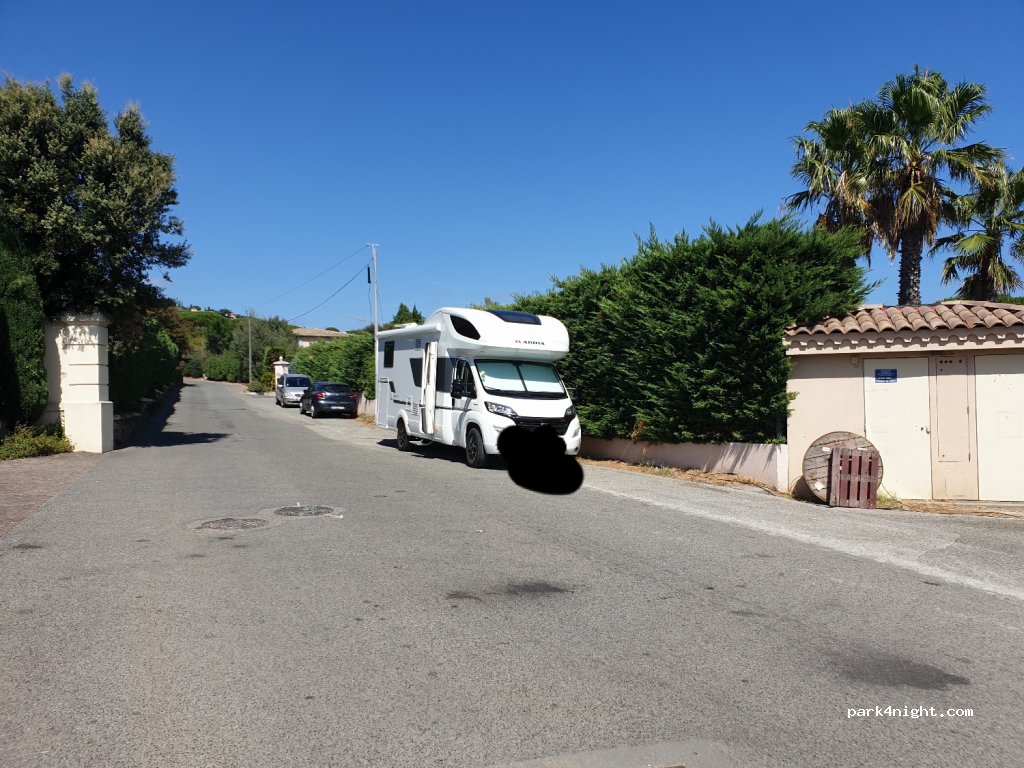 (83310) Grimaud - Rd 559 beauvallon bartole — foto