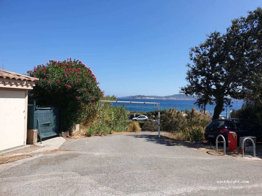 (83310) Grimaud - Rd 559 beauvallon bartole — foto 2