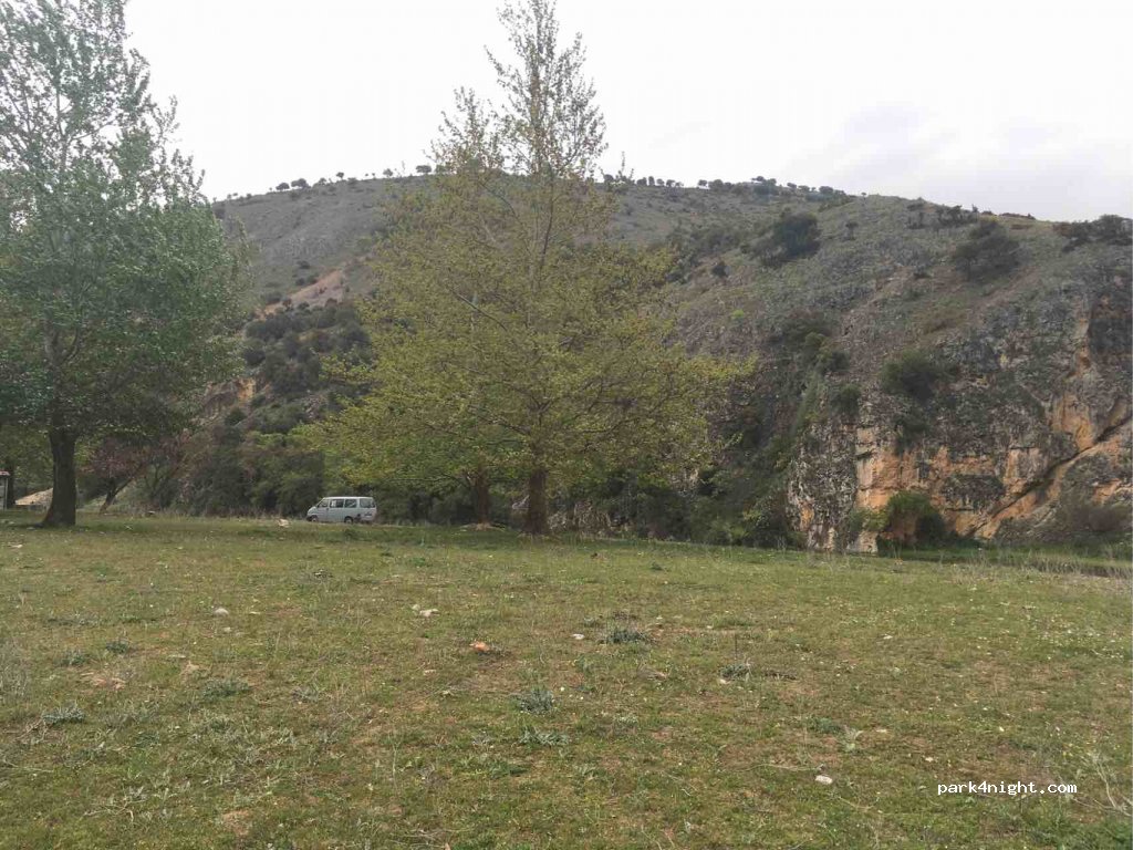 (402 00) Kefalovriso - Ethniki Odos Ellasonas Deskatis — foto