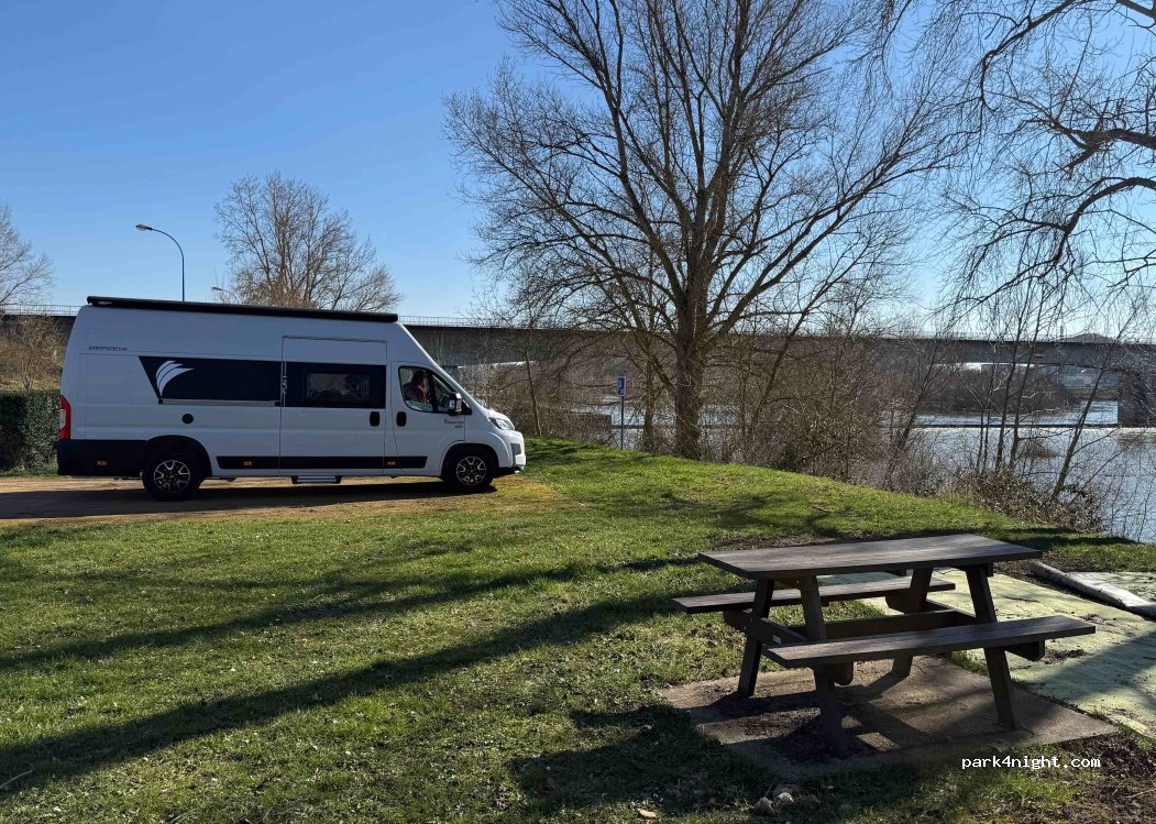 (58450) Neuvy-sur-Loire - 1 Chemin des Mariniers — foto 5
