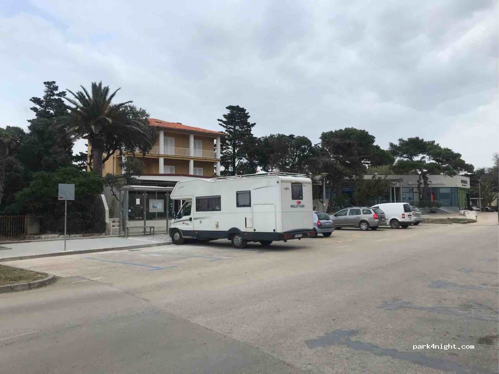 (53291) Novalja - 2 Obala Petra Krešimira IV — foto
