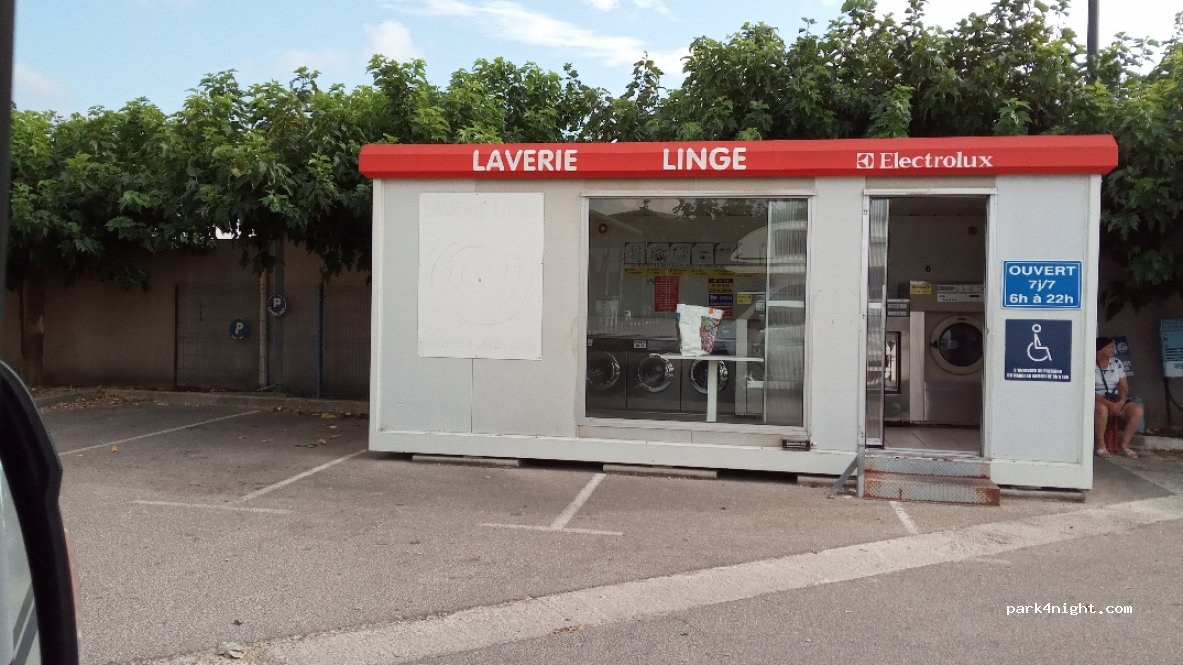 (13150) Tarascon - 11 Rue du Pressoir — foto 2