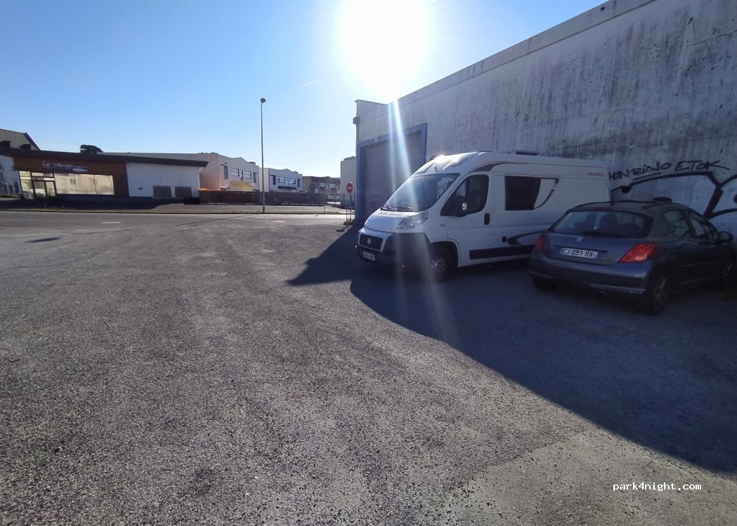 (29900) Concarneau - 4 Rue du Professeur Legendre — foto