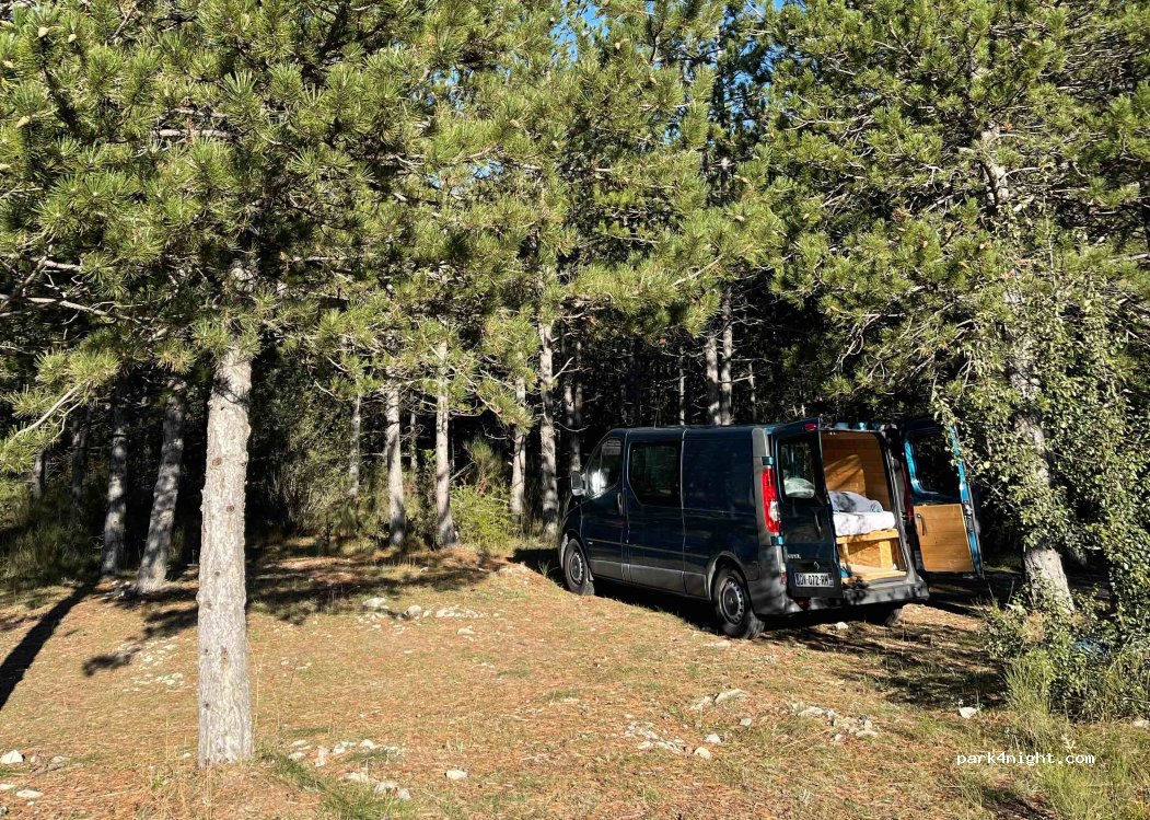 (05300) Châteauneuf-de-Chabre - Unnamed Road — foto 3