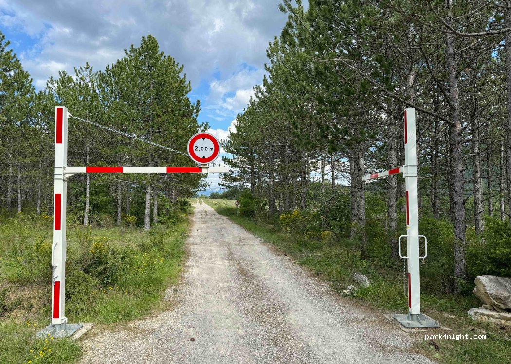 (05300) Châteauneuf-de-Chabre - Unnamed Road — foto 4