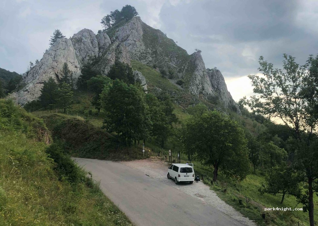(018 52) Vršatské Podhradie - — foto 2