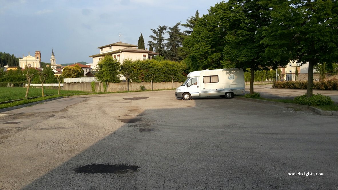 (36070) Castelgomberto - 68 Via Roma — foto