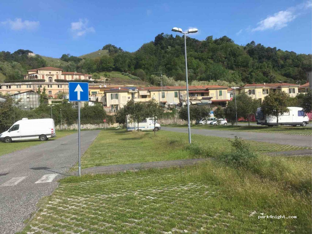 (54033) Carrara - 6 Viale della Stazione — foto