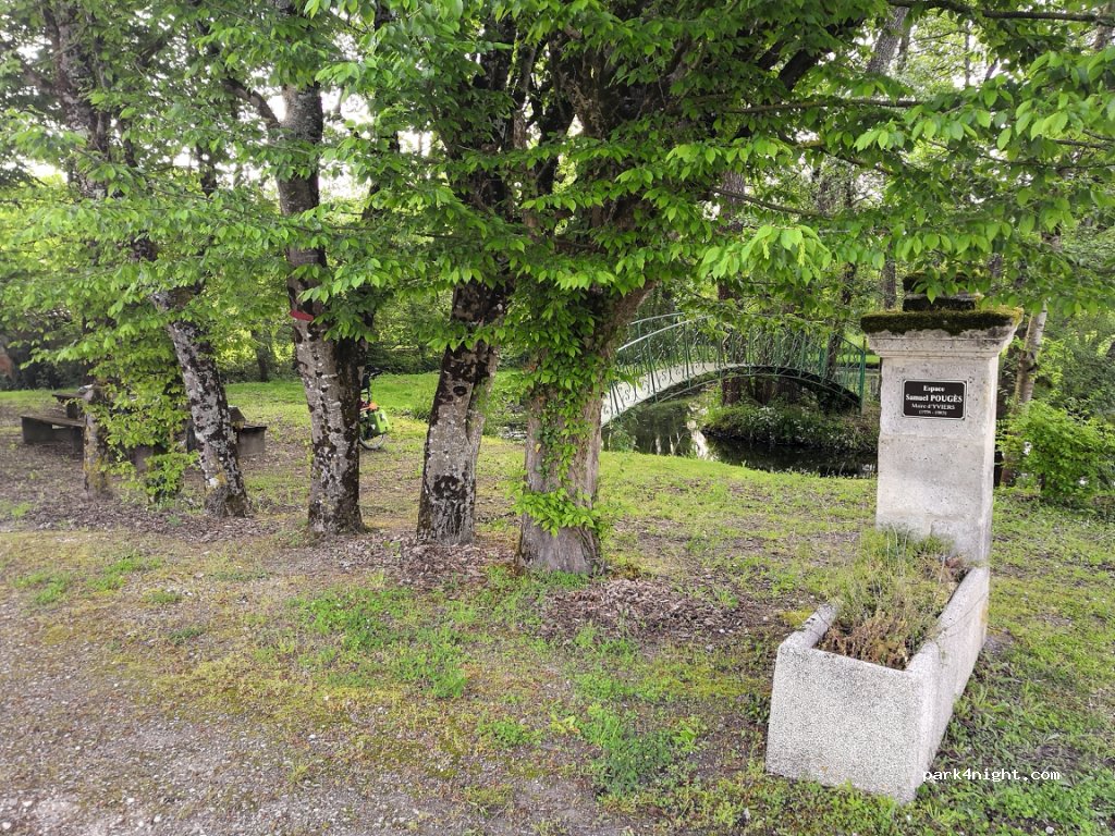 (16210) Yviers - Le Bourg — foto