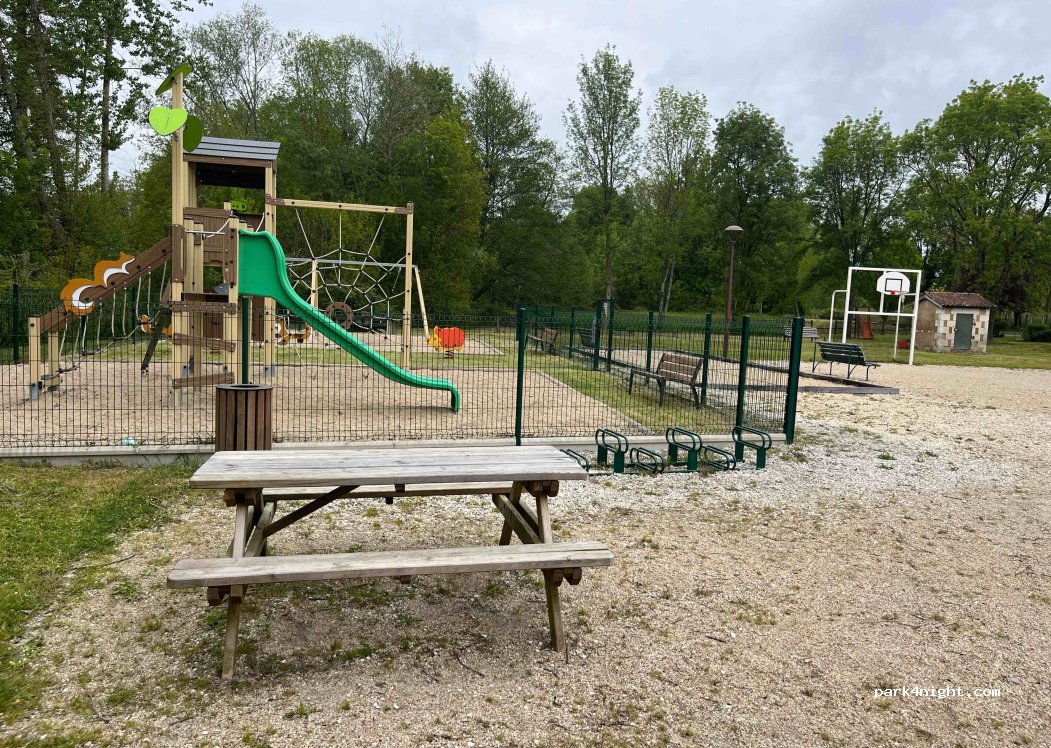 (16210) Yviers - Le Bourg — foto 2