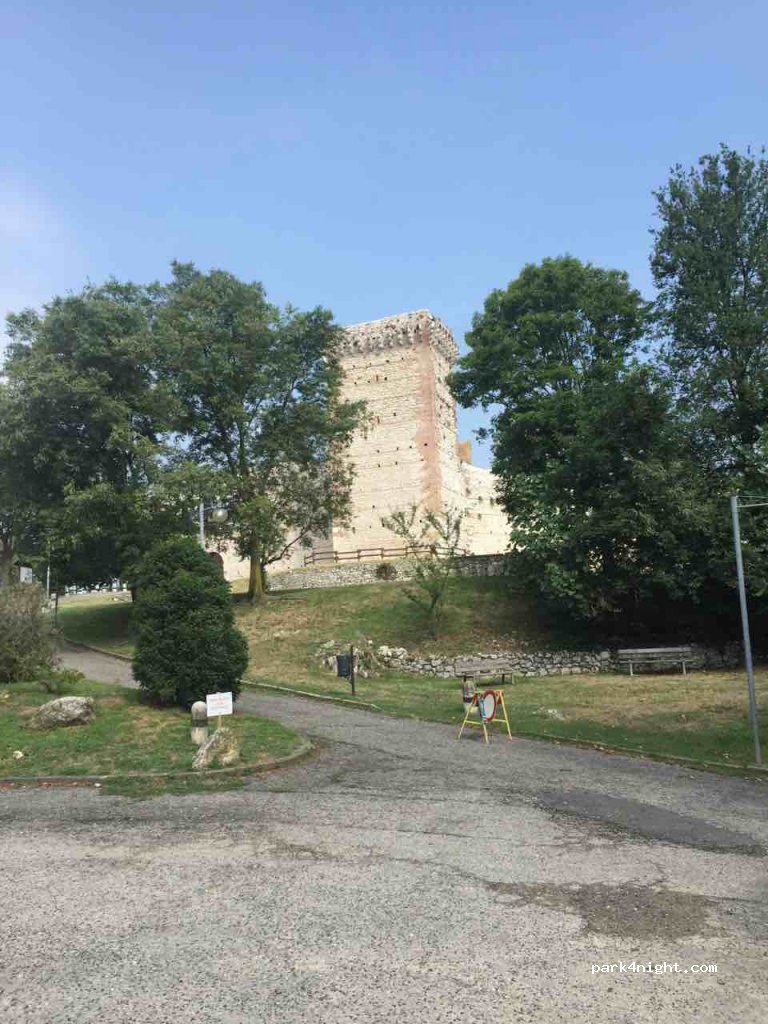 (36075) Montecchio Maggiore - Via Castelli 4 Martiri — foto
