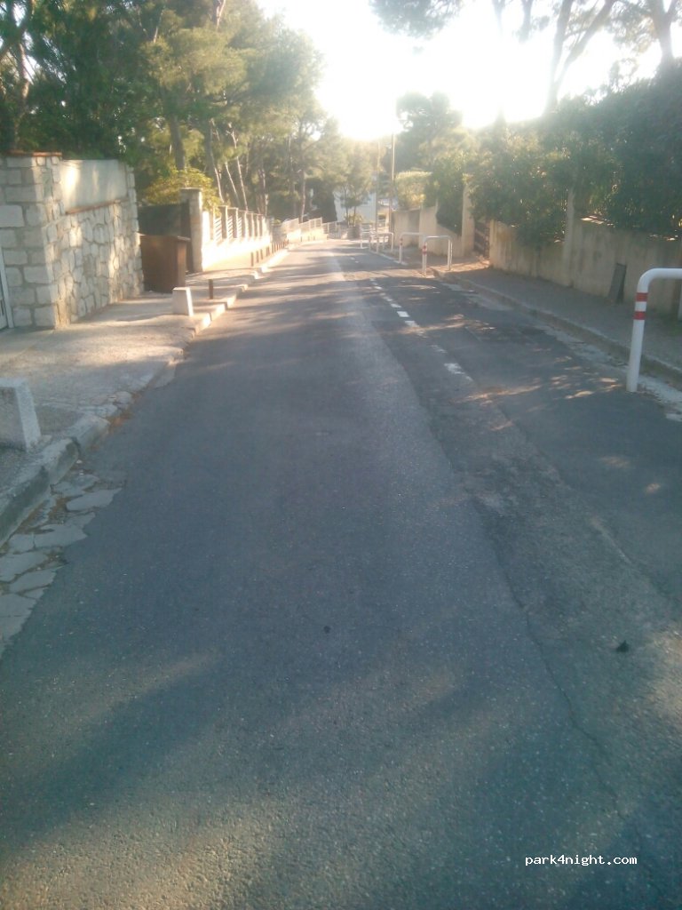 (13260) Cassis - 31 Avenue Jean Jacques Garcin — foto 2