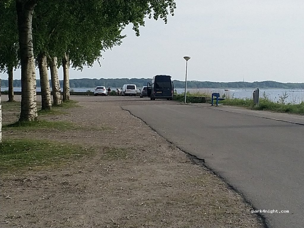 (1353 BT) Almere - 21 Sluiskade — foto 2