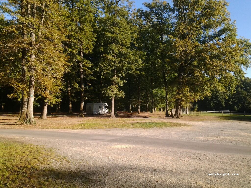 (18110) Vignoux-sous-les-Aix - Route du Stade — foto 2