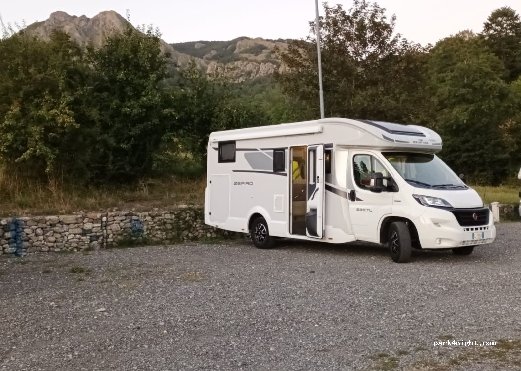 Area sosta camper Santo Stefano d'Aveto — foto