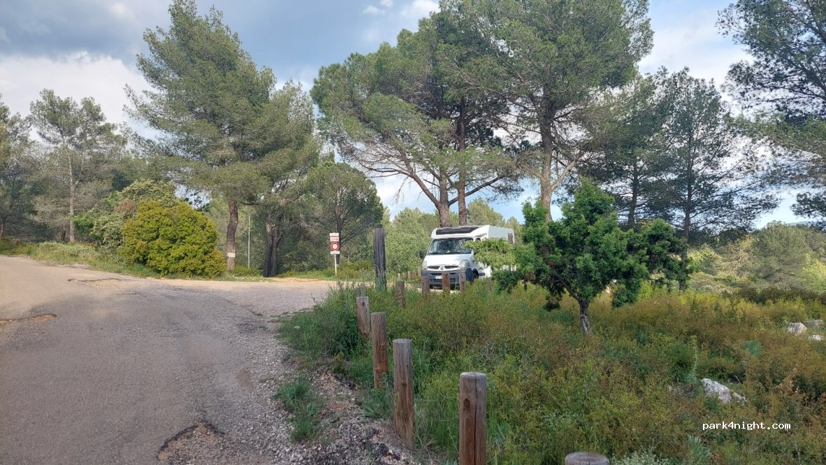 (83910) Pourrières - Unnamed Road — foto 2