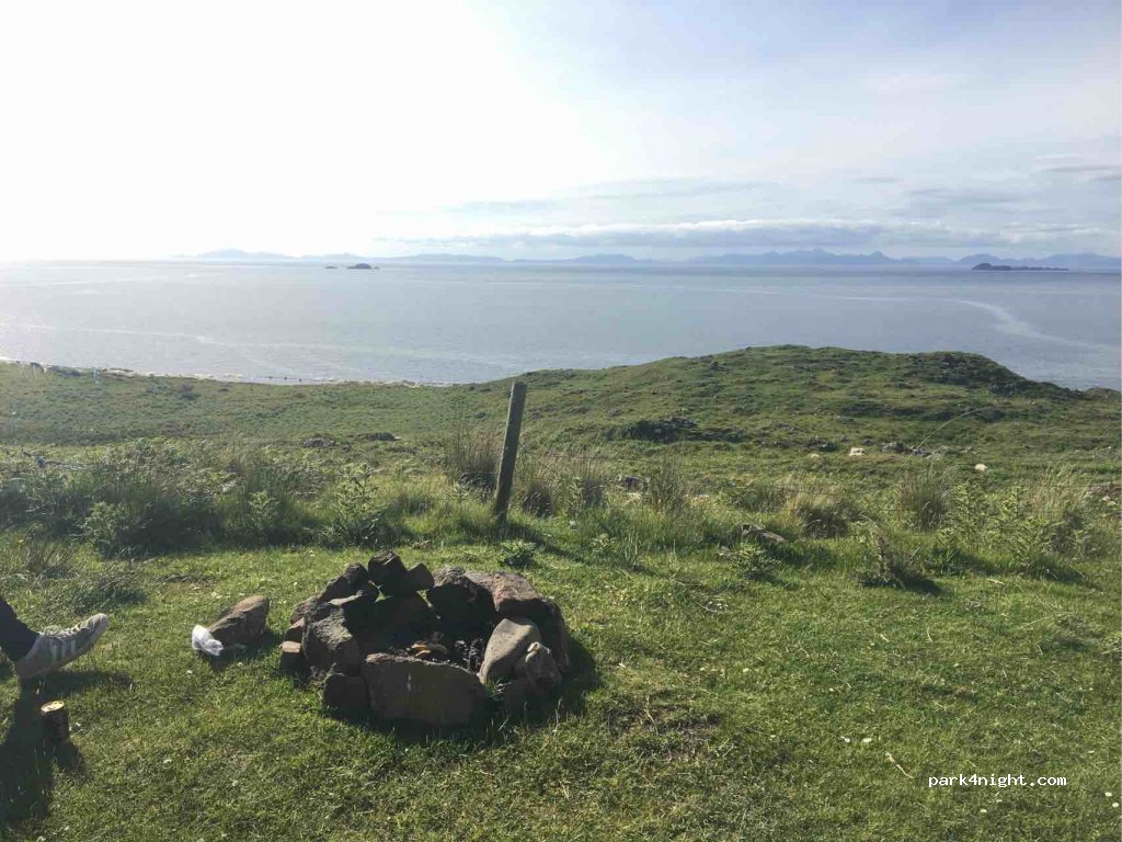 (IV51 9YU) Portree - A855 — foto