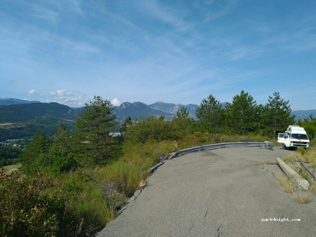 (04200) Sisteron - Route de Saint-Geniez — foto