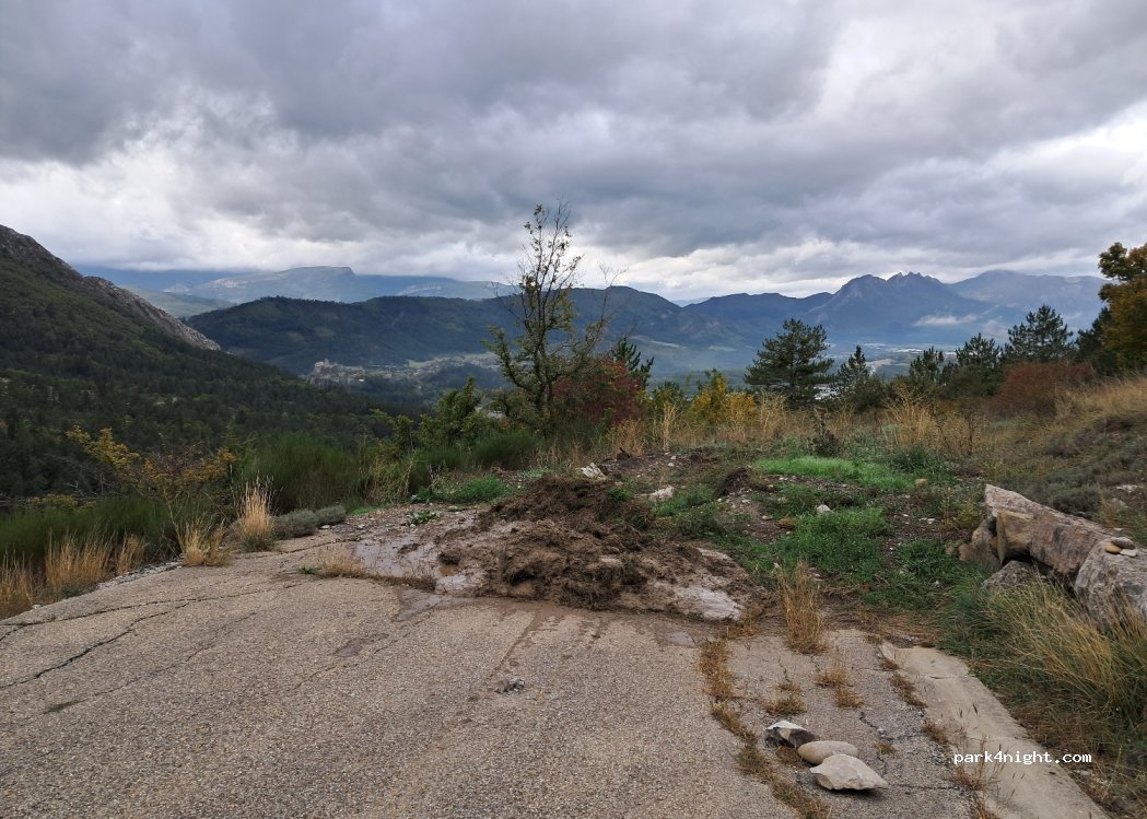 (04200) Sisteron - Route de Saint-Geniez — foto 4