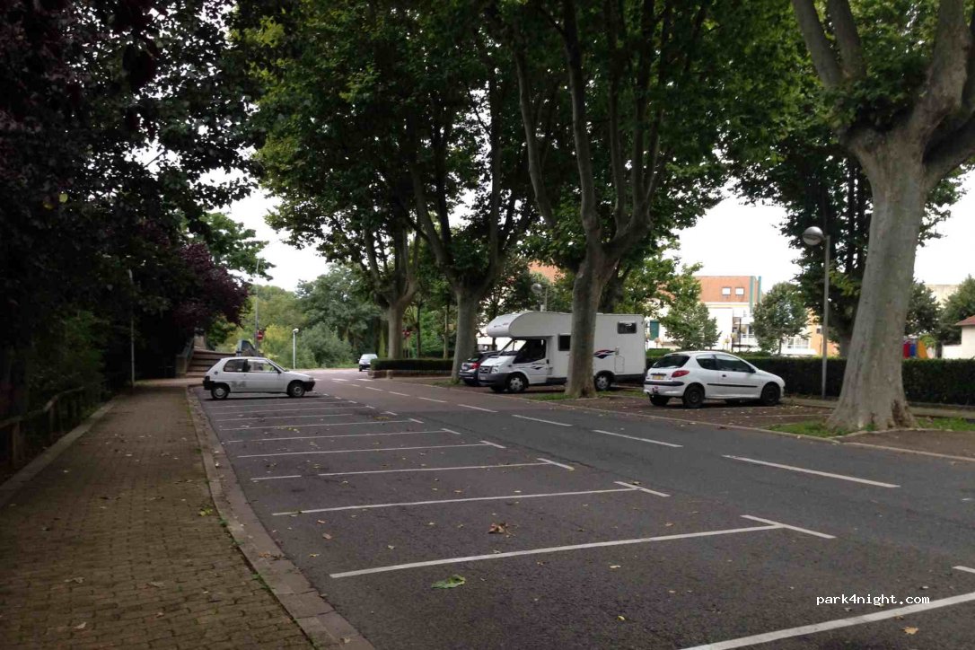 (71100) Chalon-sur-Saône - 12-24 Rempart Saint-Laurent — foto 2