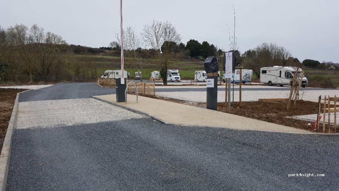 (14520) Port-en-Bessin-Huppain - 4 Rue du 11 Novembre — foto
