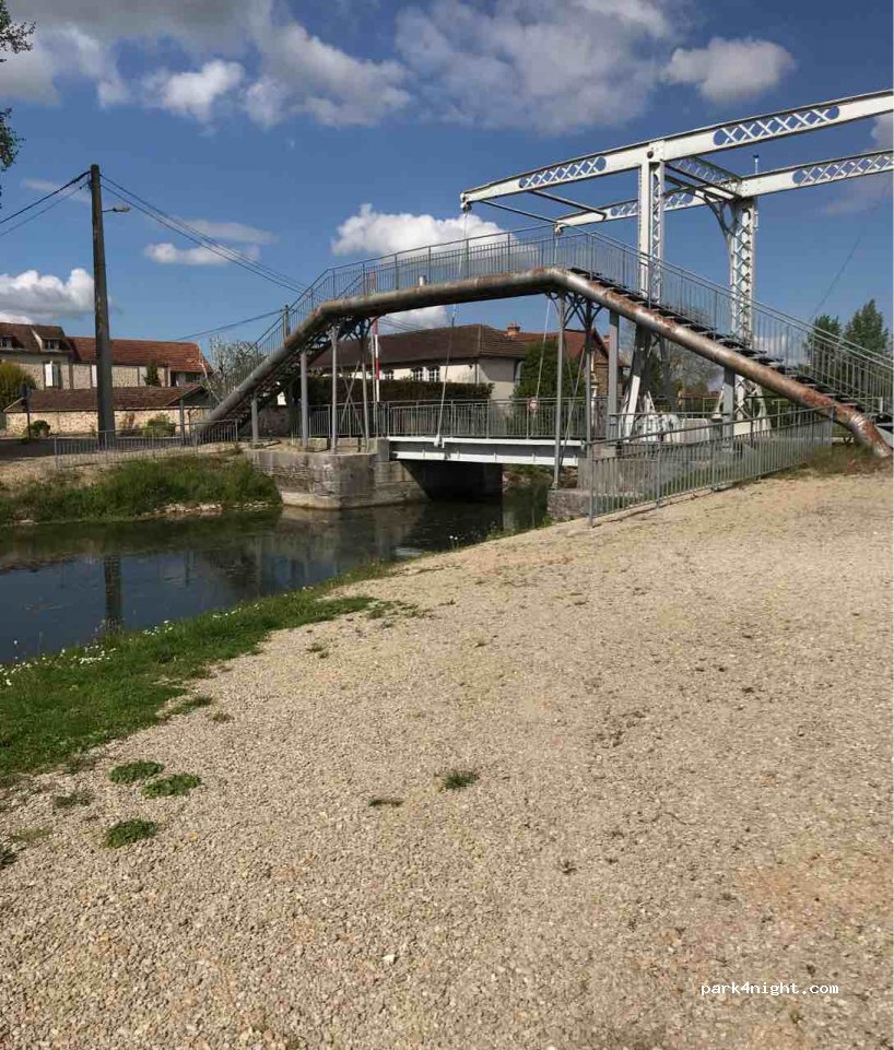 (10400) Pont-sur-Seine - 8 Faubourg Saint-Martin — foto 2