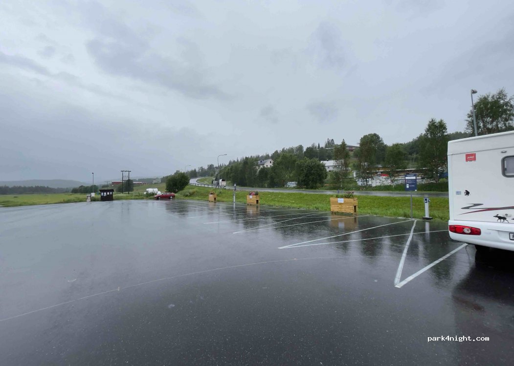 Hattfjelldal bobil- og caravanparkering — foto 2