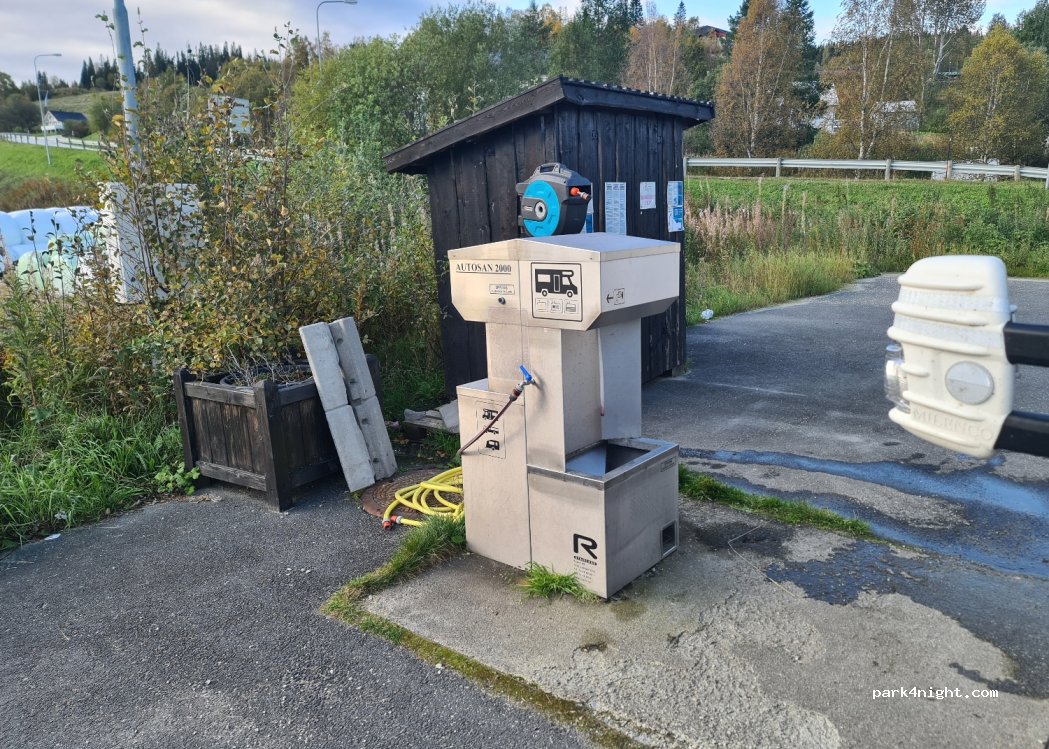 Hattfjelldal bobil- og caravanparkering — foto 4