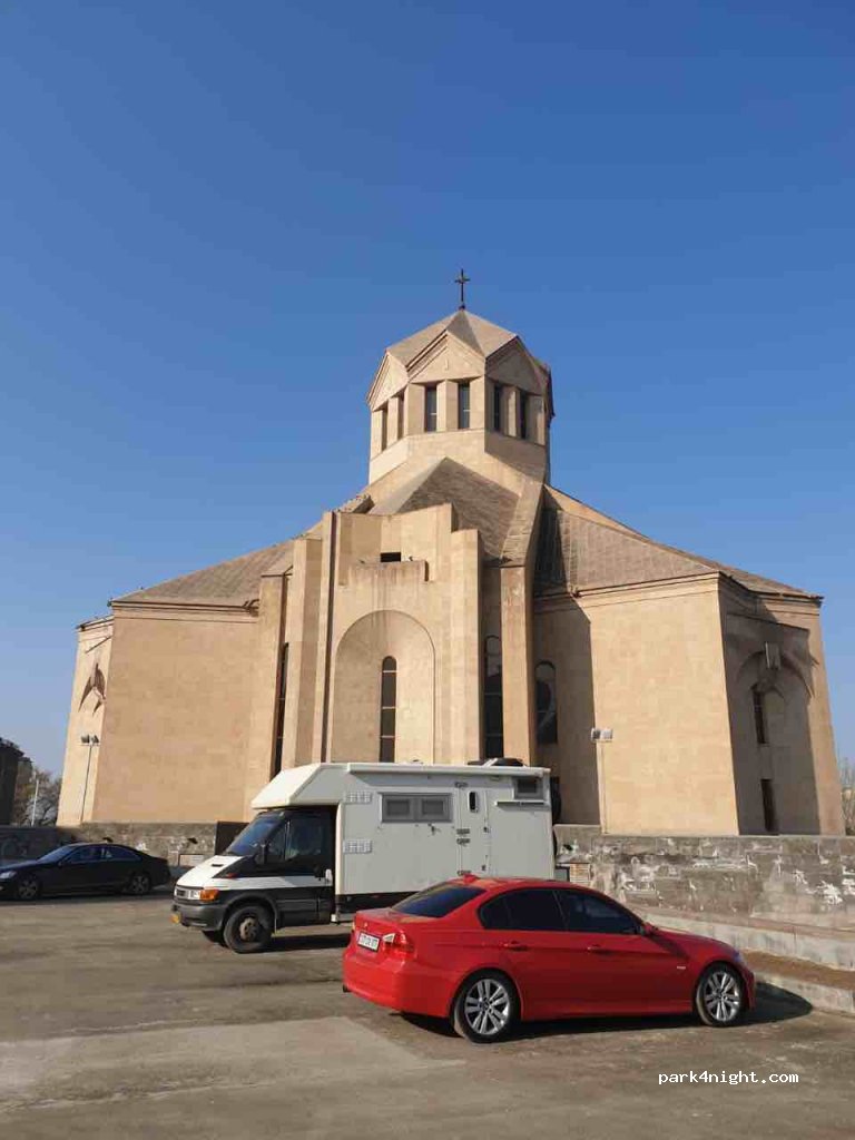 (0070) Yerevan - 11 Yervand Kochar Street — foto 3