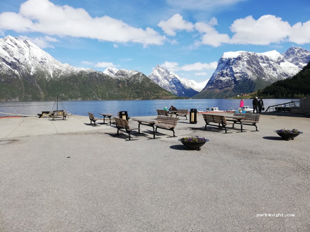 (6165) Sæbø - Skuleplassen 13 — foto