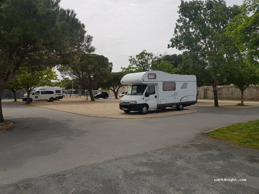 (17630) La Flotte - 14-20 Route de la Noue — foto 2