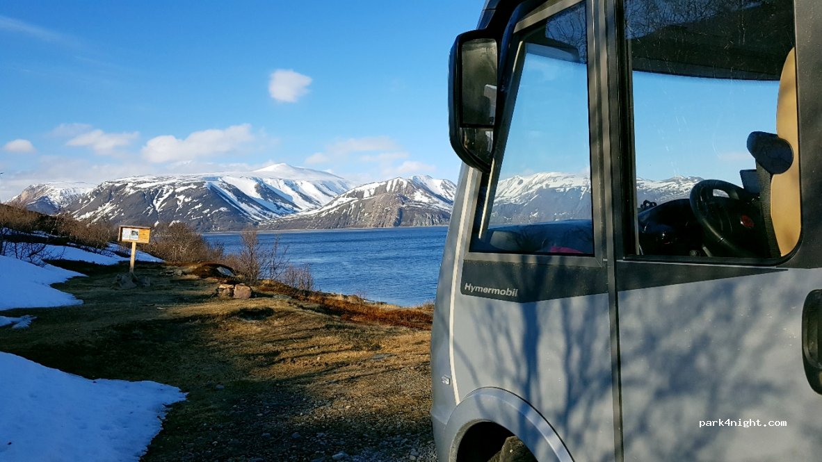 (9845) Tana - Unnamed Road — foto