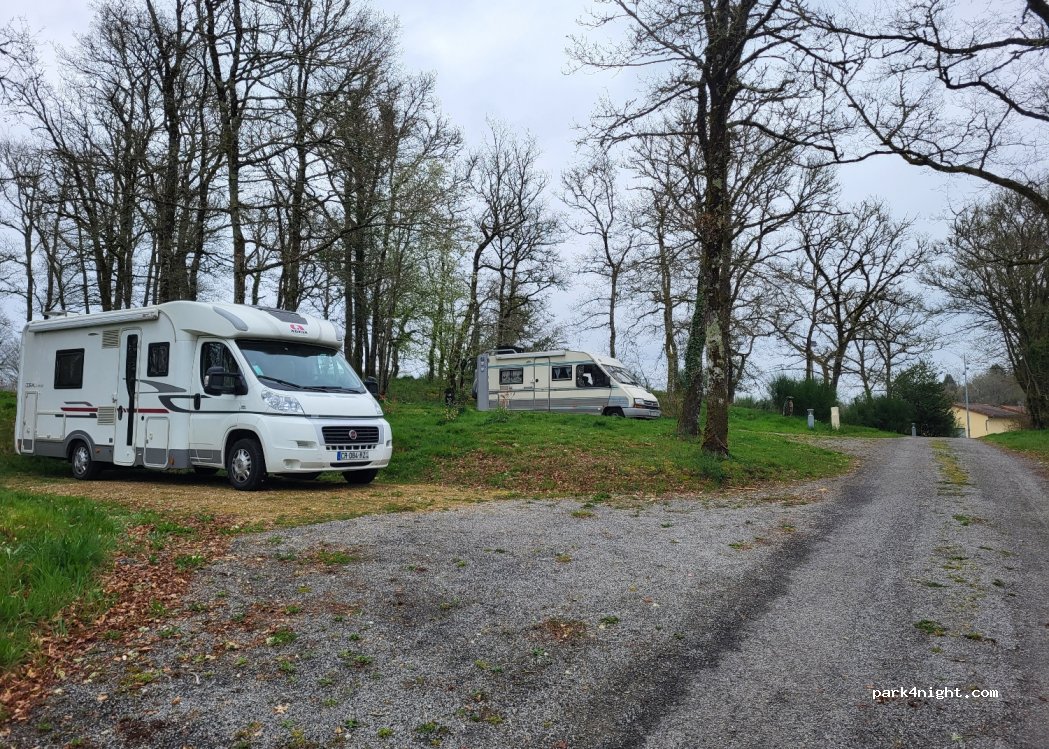 (87310) Saint-Auvent - Les Terasses — foto