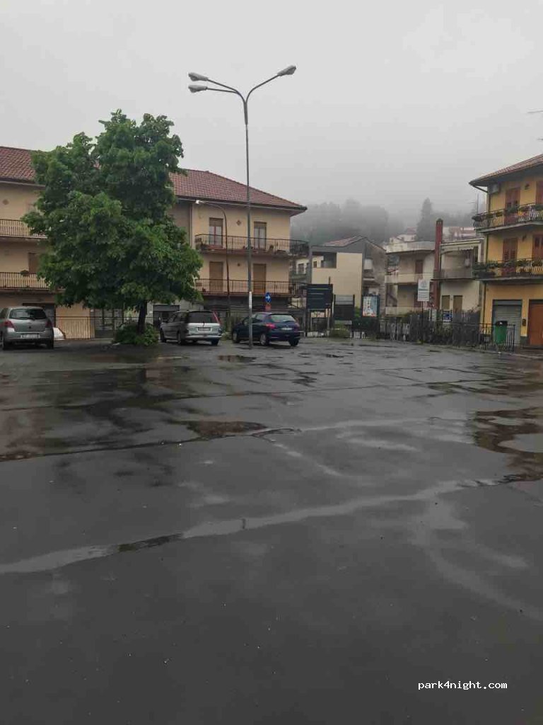 (95019) Zafferana Etnea - 1 Piazza Kennedy — foto 2