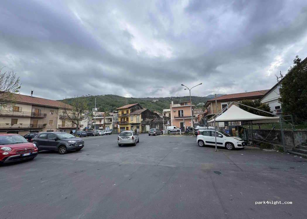 (95019) Zafferana Etnea - 1 Piazza Kennedy — foto 4
