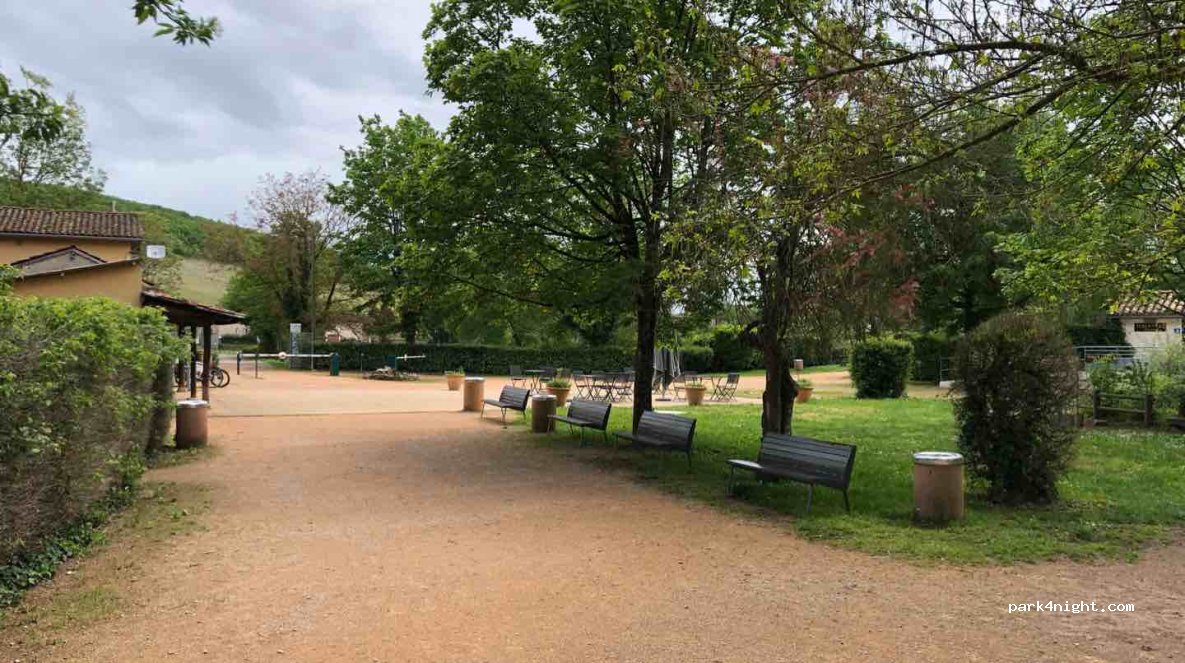 Camping des Grottes Azé — foto