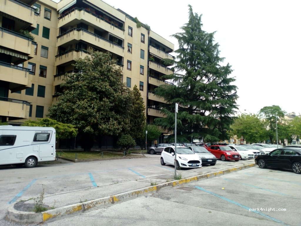 (36100) Vicenza - 14 Piazzale Bologna — foto