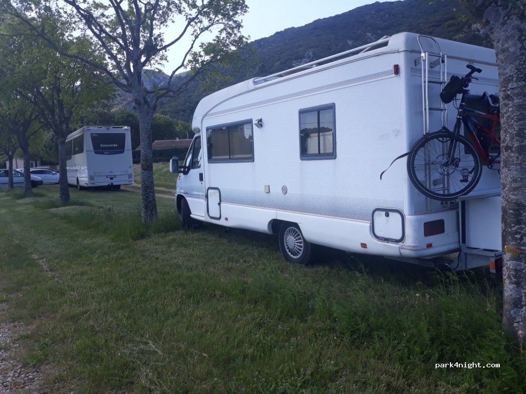 (84660) Maubec - 409 Chemin du Carraire — foto