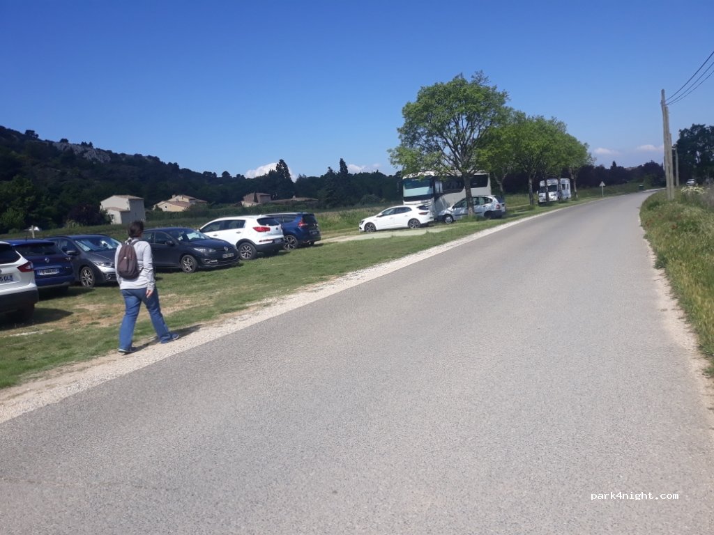 (84660) Maubec - 409 Chemin du Carraire — foto 2