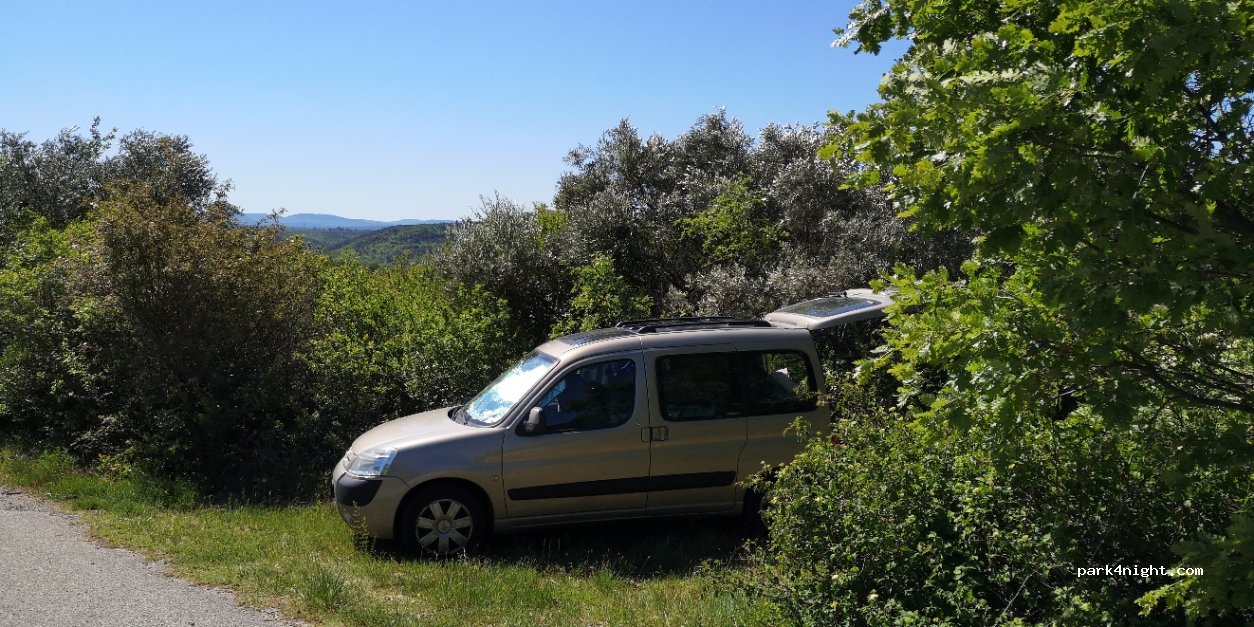 (84120) Beaumont-de-Pertuis - Unnamed Road — foto