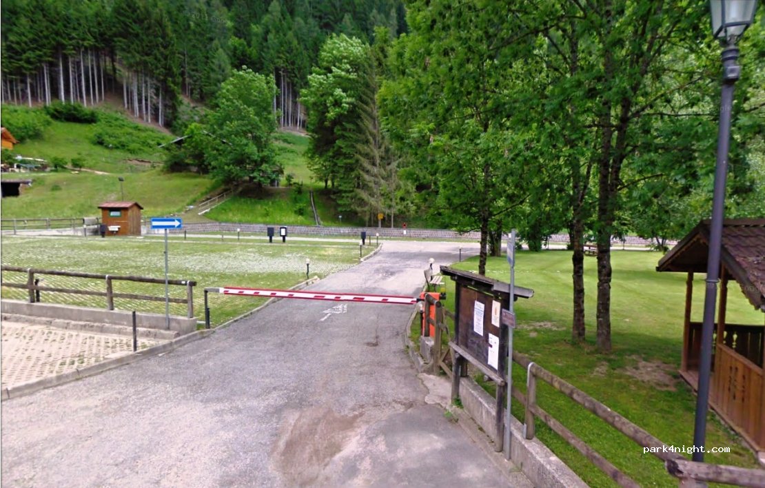 Area Sosta Camper Tonadico — foto