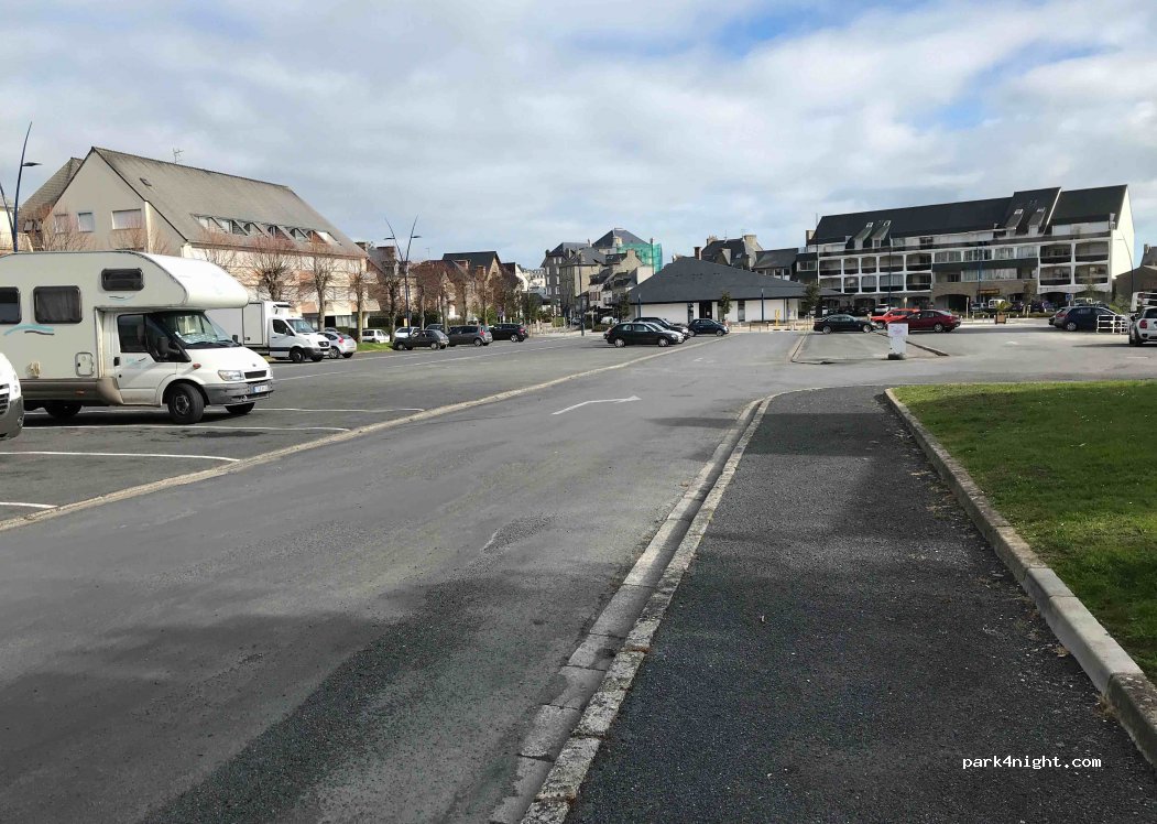 (22380) Saint-Cast-le-Guildo - 12 Place Gén de Gaulle — foto