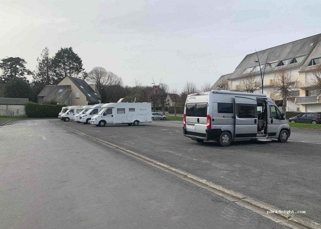(22380) Saint-Cast-le-Guildo - 12 Place Gén de Gaulle — foto 2