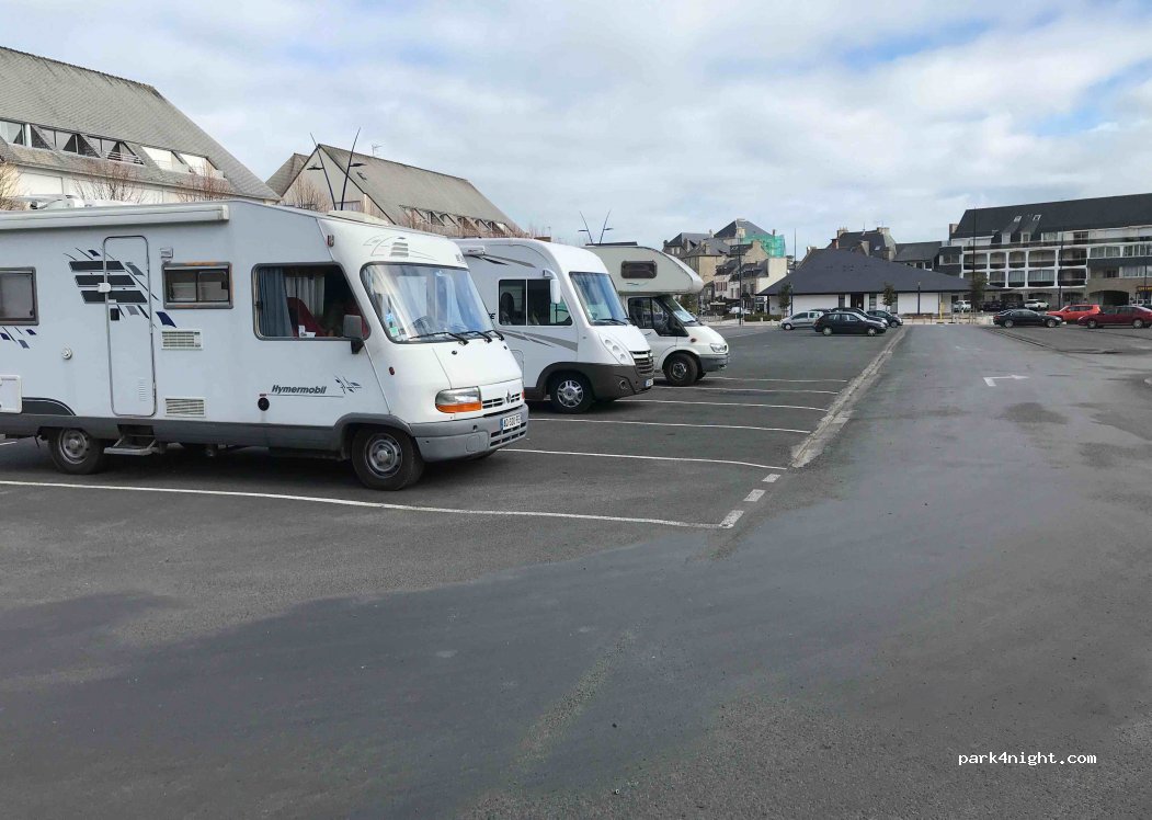 (22380) Saint-Cast-le-Guildo - 12 Place Gén de Gaulle — foto 3
