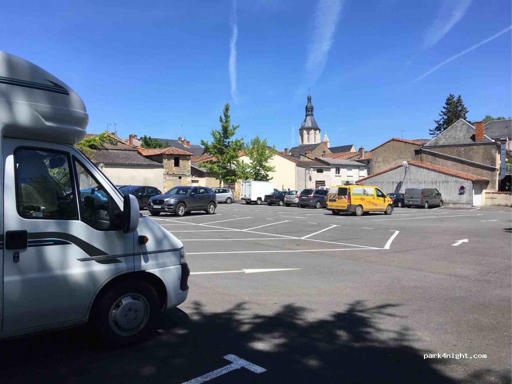 (86400) Civray - 5 Rue du Pont des Barres — foto 2