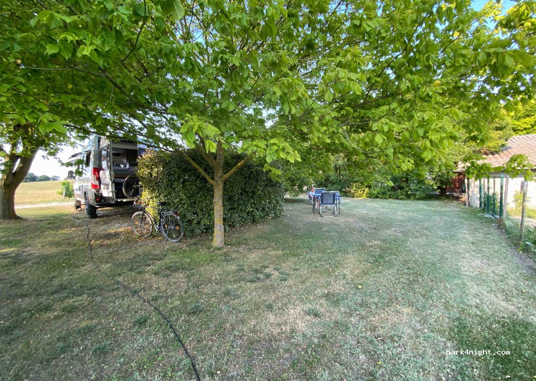 Aire de camping-cars au milieu de vignes en AB — foto 3