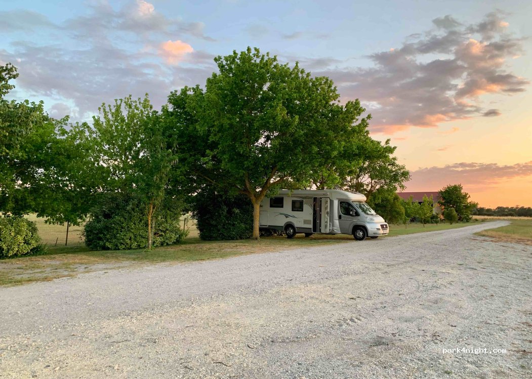 Aire de camping-cars au milieu de vignes en AB — foto 4