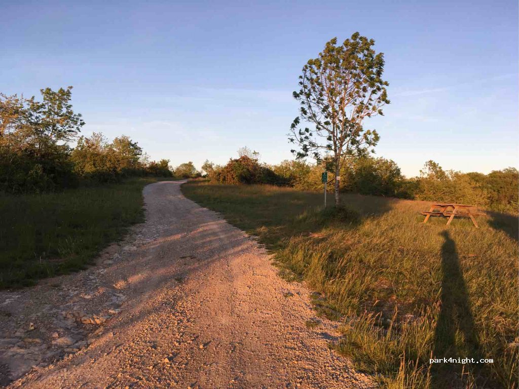 (12330) Salles-la-Source - La Roque Haute — foto 2
