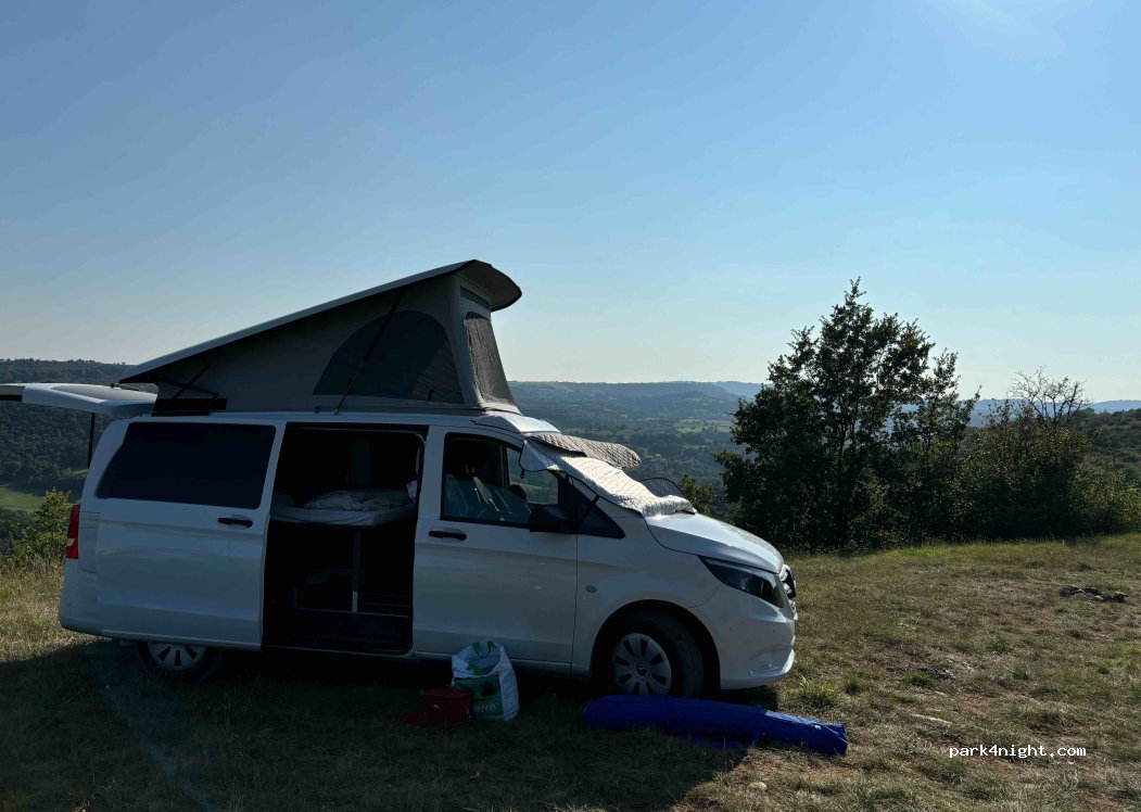 (12330) Salles-la-Source - La Roque Haute — foto 4